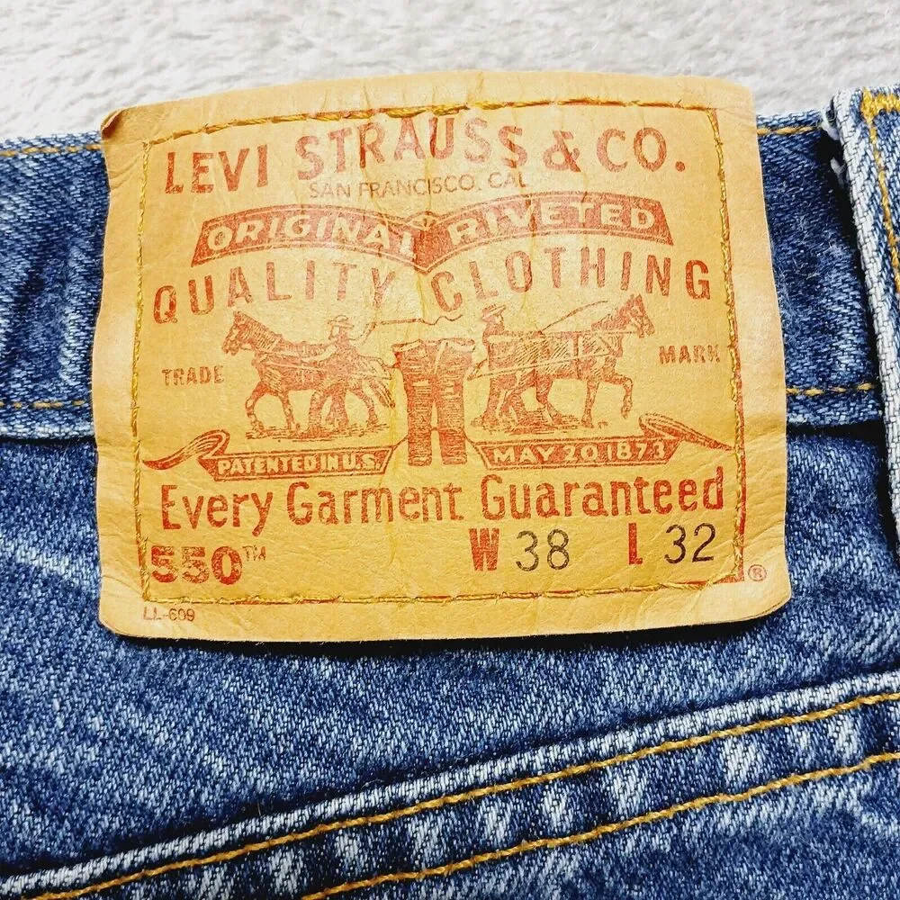 Vintage Levi's 550 Relaxed Fit Short Man W38 L27 Red Tab Jeans USA Made '01
